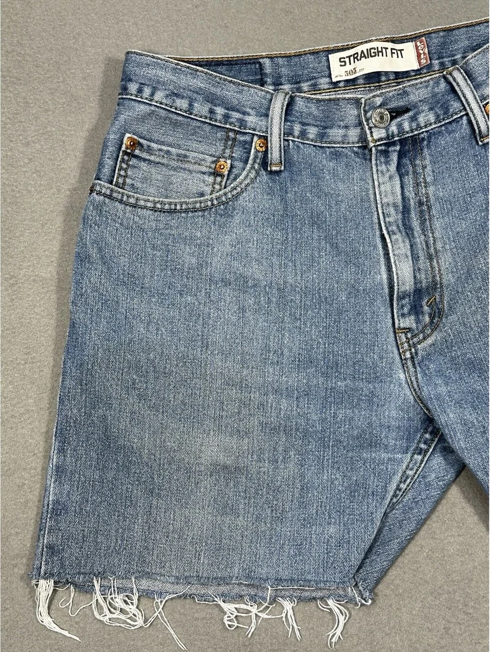 Levi’s 505 Straight Fit Cut Off Denim Shorts Men’s 32 Blue Distressed Frayed Hem